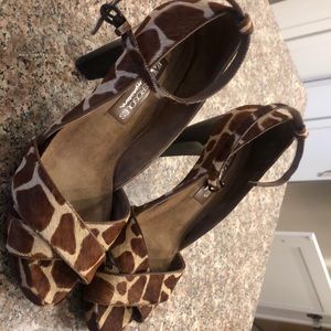 AEROSOLES Giraffe Print Heels